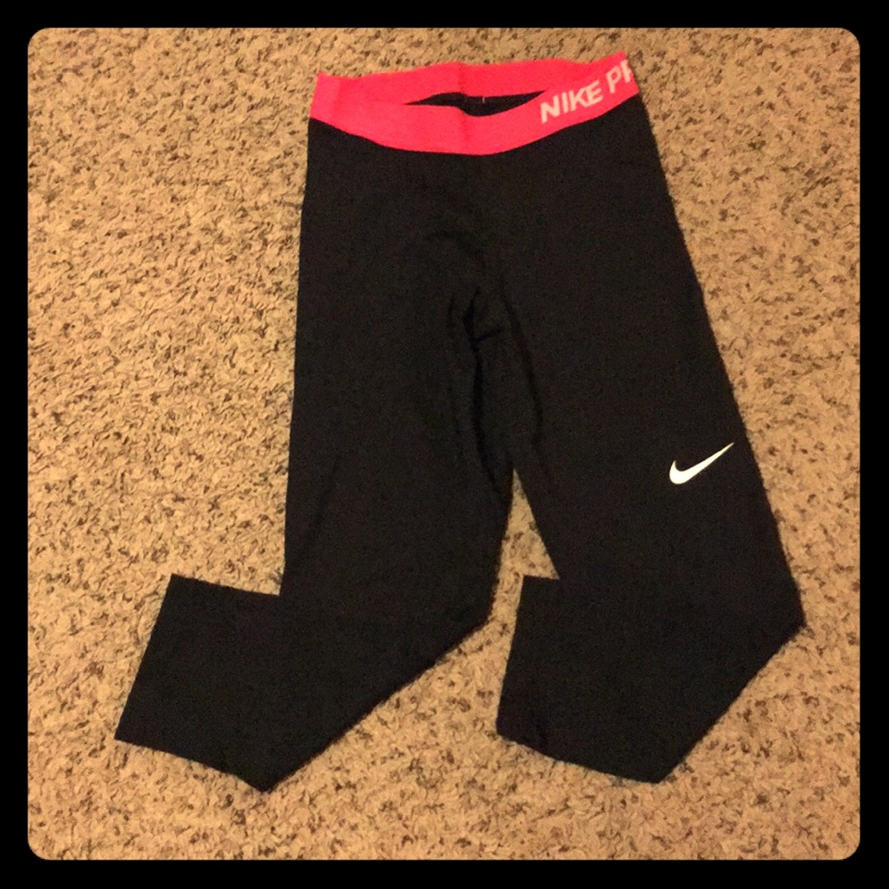 Nike Pro Capri leggings (2 pairs available)